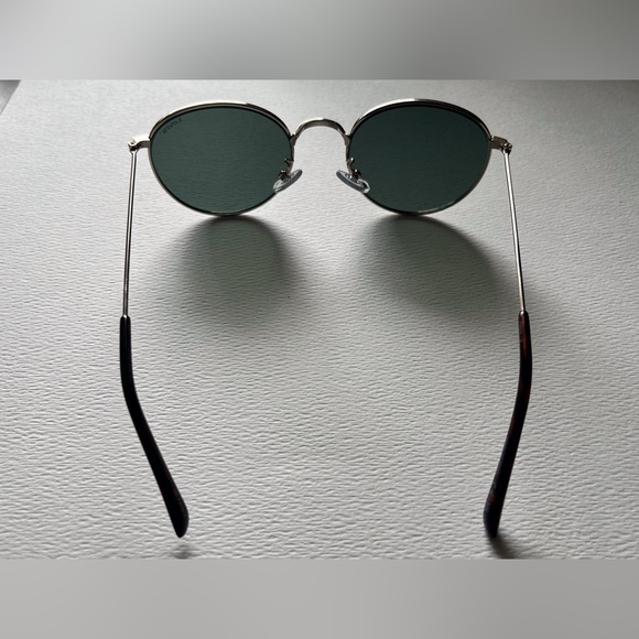 Super cute rounded Levi’s sunglasses - Picture 7 of 7